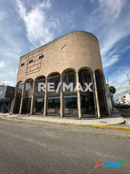 Local Comercial De 3 Plantas. Remax Millenium