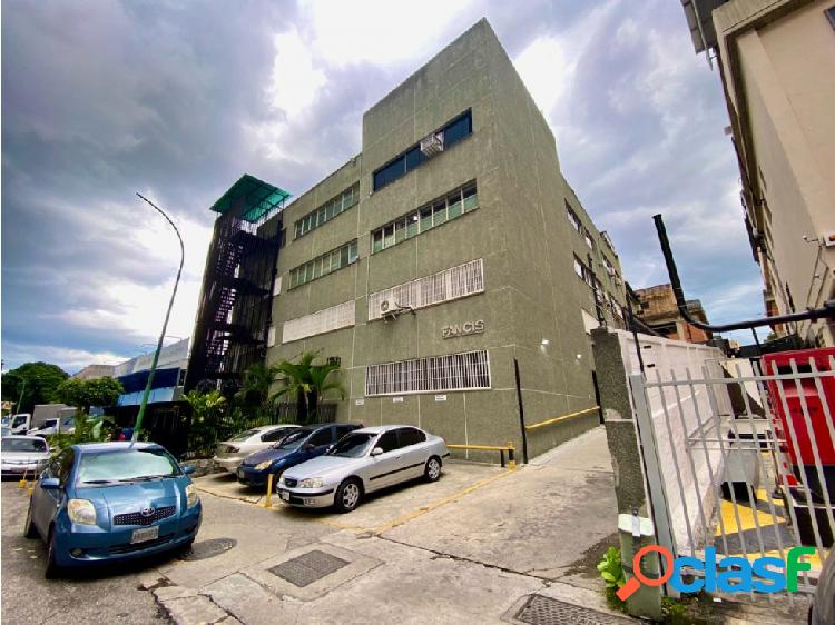 PISO INDUSTRIAL LA URBINA 750 M2 A NIVEL DE CALLE