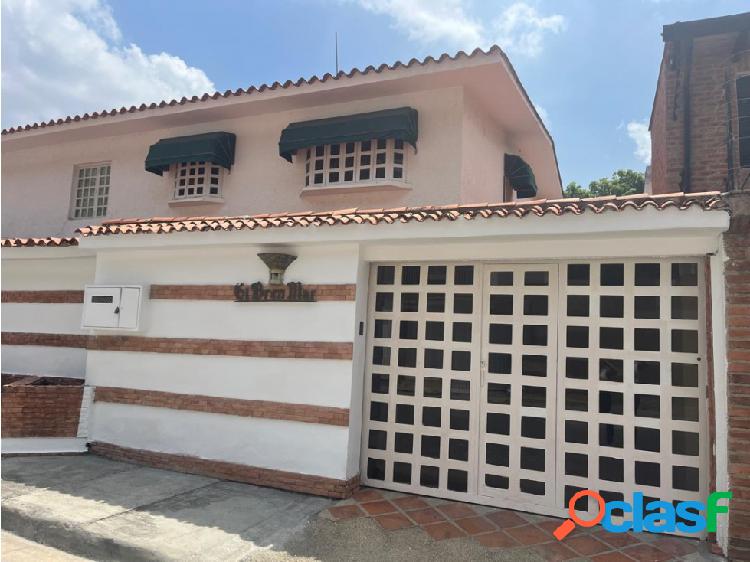 Se vende casa 228m² 4h/ 5b/ 3e Alto Prado