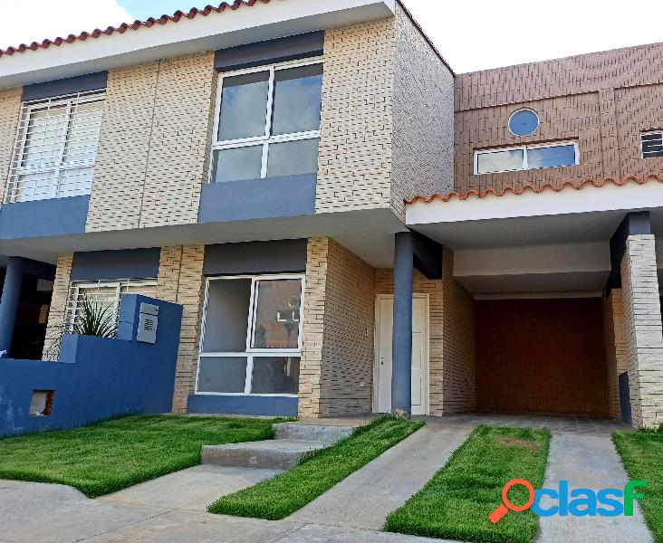 Townhouse A ESTRENAR (IN-AC)