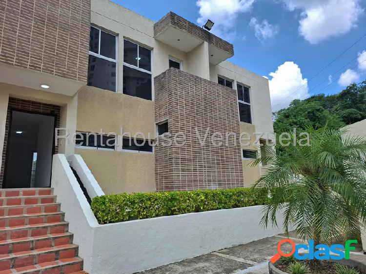 Townhouse en venta para ser decorado a su gusto ubicado en