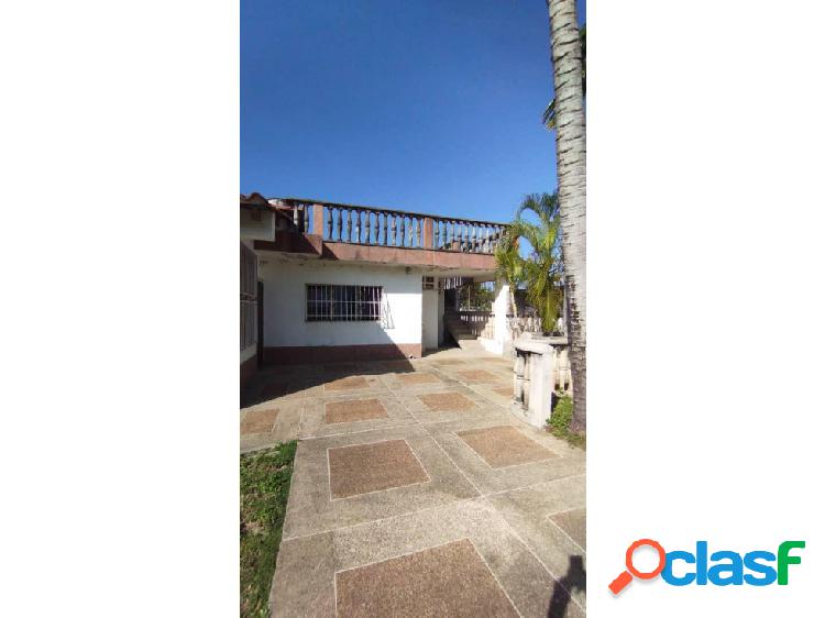 Vendo casa 250m2 3h/4b/3p Higuerote 7123