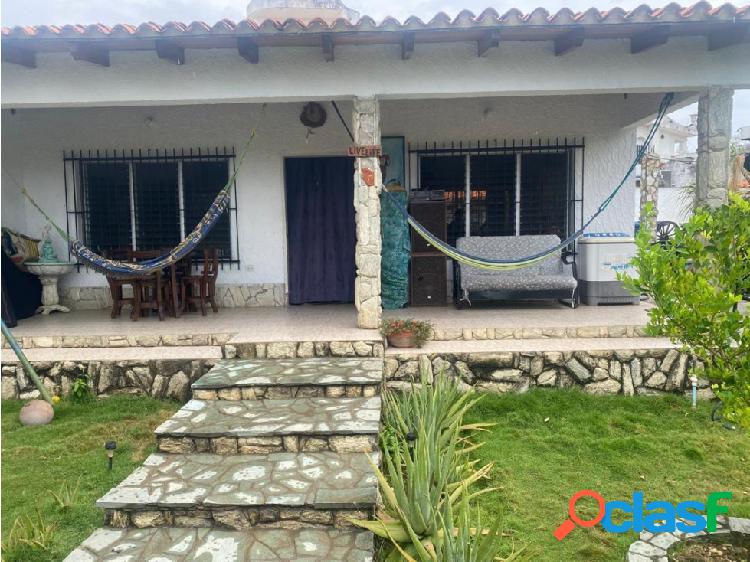 Venta Casa, 397 mts Terreno, 3H/2B/2P, Higuerote, MD