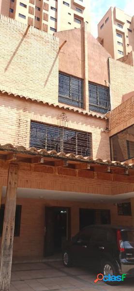 Venta Town House Amoblado Conj. Resid. Tirreno, Urb. La