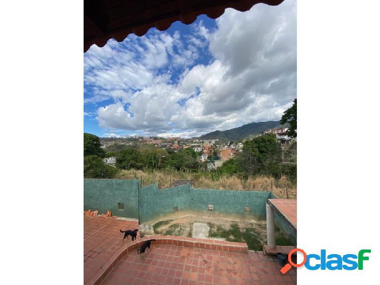 Venta de Casa La Trinidad 464 Mts2 4 hab 5 baños 4 p/e